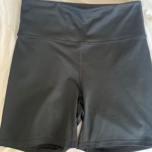Fabletics Ultra Cool Shorts - Small